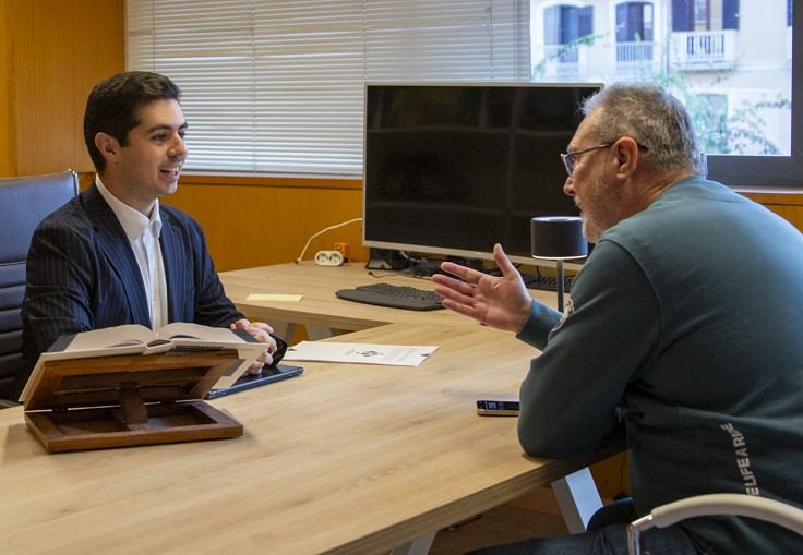 In-person tax meeting at the Moraira office